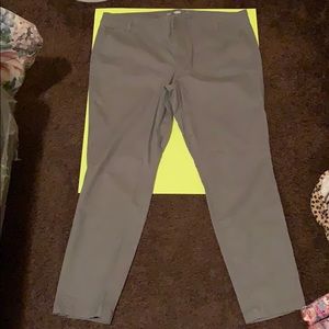 3/$25 Old Navy Women’s skinny pants